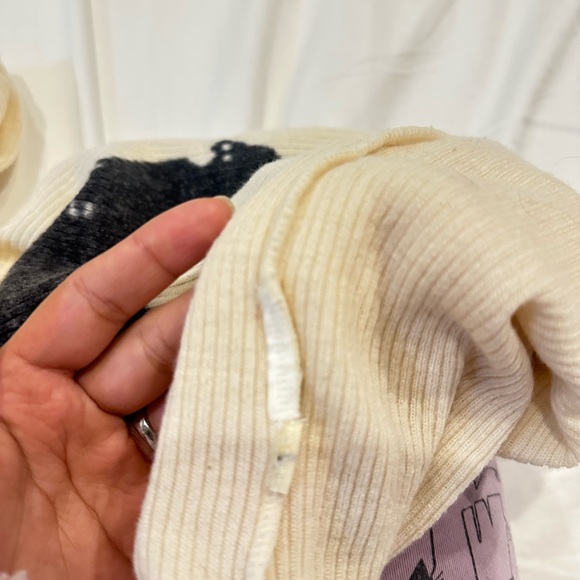 Hysteric turtle Neck Sweater with Black Graphic - Picture 2 of 2